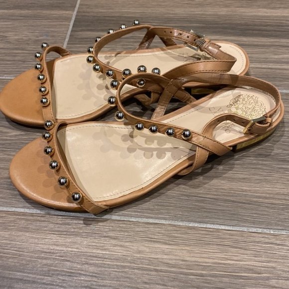 Vince Camuto Women Beige Gold Flat Sandals Size 8 - Picture 2 of 5